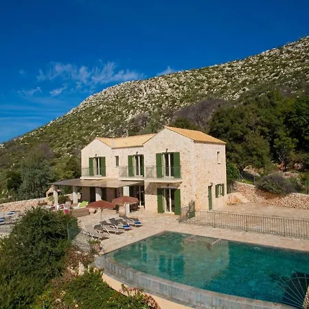 Villa Sleeps 8 Pool Air Con Wifi