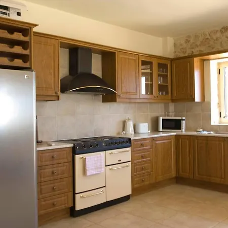 Sleeps 8 Pool Air Con Wifi *