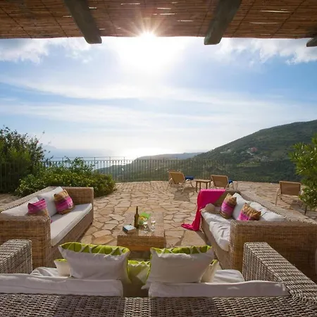 Villa Sleeps 8 Pool Air Con Wifi