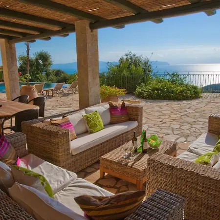 Sleeps 8 Pool Air Con Wifi *