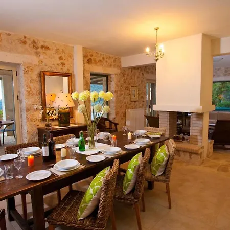 Sleeps 8 Pool Air Con Wifi Villa